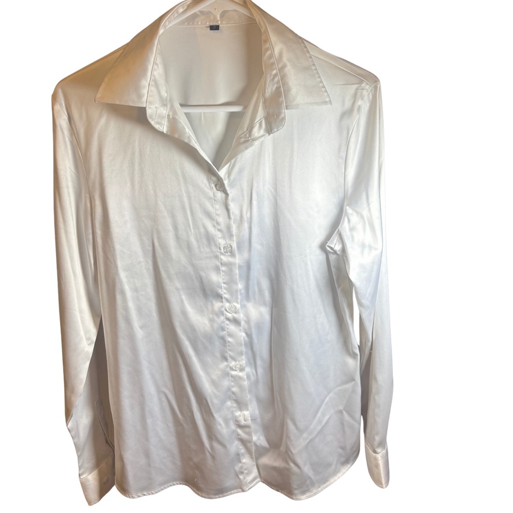 Elegant Women’s White Satin Button-Up Shirt Small
